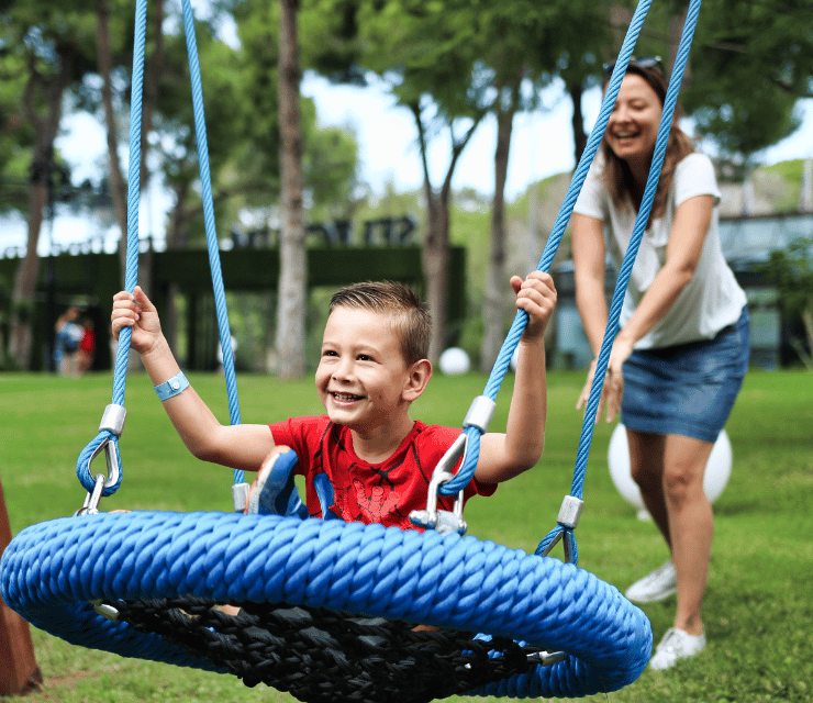 United Kingdom - Outdoor Swing Set