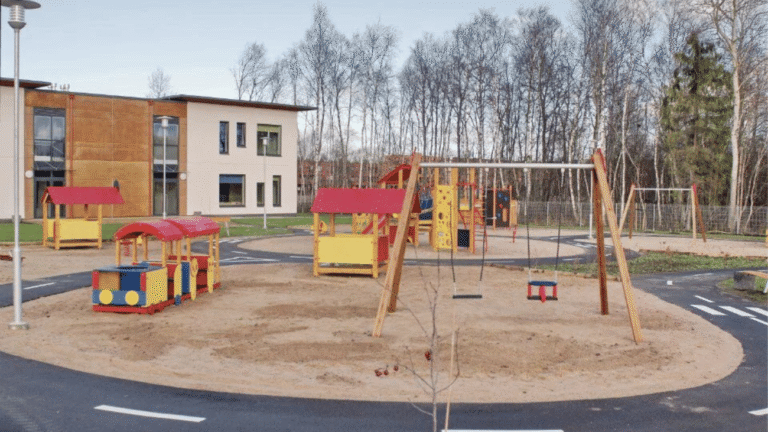 Freestanding Swingset - existing designs 7