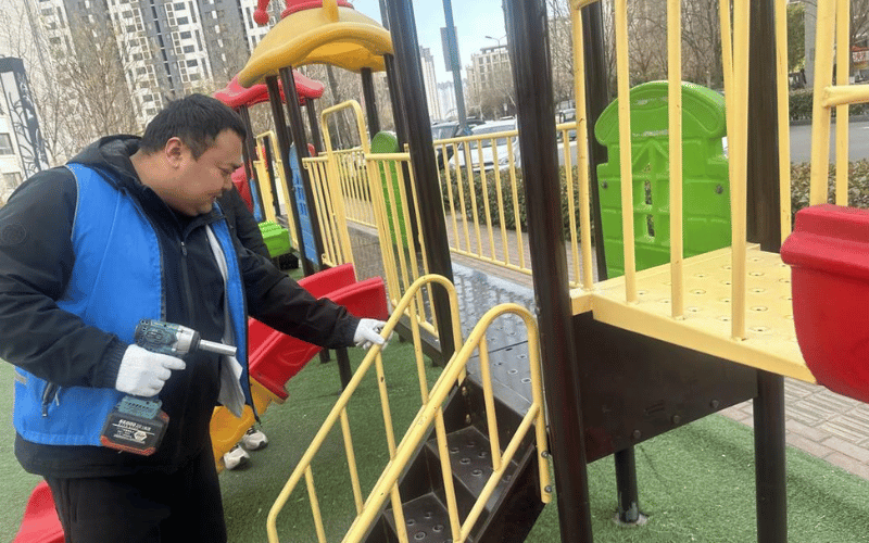 Inspect the condition of amusement equipment